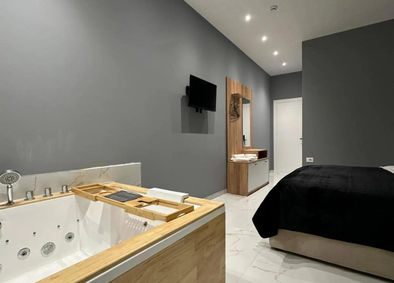 Luxury Hotel By Gjyshi Qerrexhias 4*,  Albanië