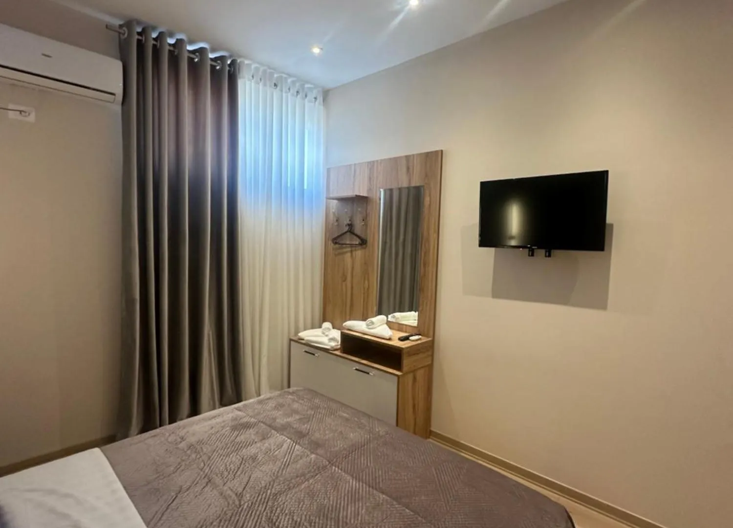Luxury Hotel By Gjyshi Qerrexhias 4*,  Albanië