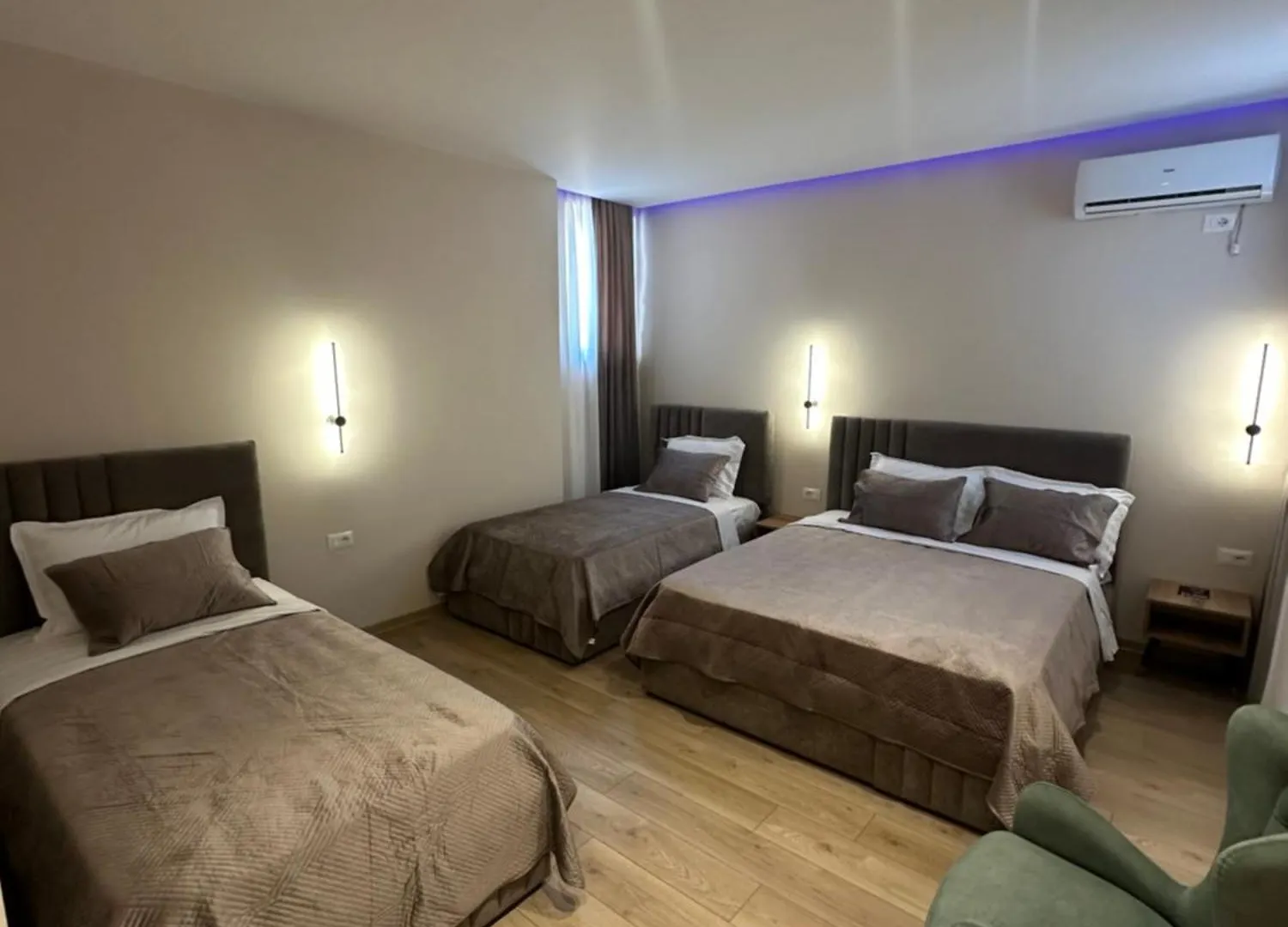 ****  Luxury Hotel By Gjyshi Qerrexhias Albanië